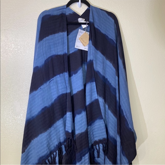 KETZALI MIDNIGHT UTZ PONCHO - Picture 4 of 8